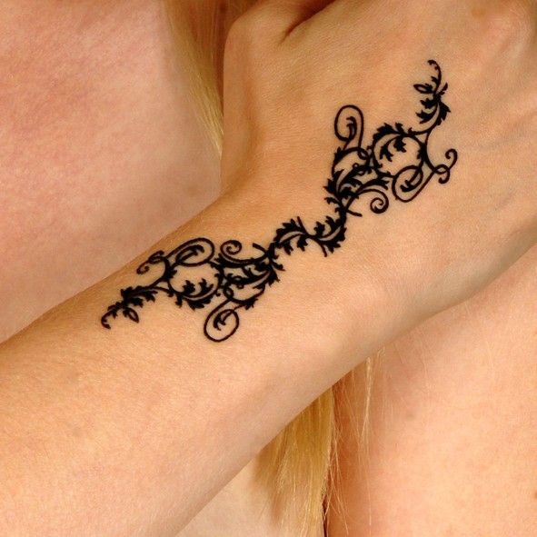 3d anklet like this | Ankle bracelet tattoo, Charm bracelet tattoo, Tattoo  bracelet